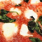 サルテリア デイジー - トマトソースがたっぷり