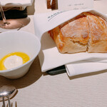 okas - クリームチーズ　オリーブオイル　自家製パン