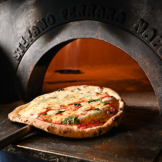 Made with Italian materials and stone ovens! Authentic Neapolitan pizza is a must try☆