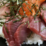 居喰処 光 - 2023/03/31
      ランチ 本日おすすめ
      海鮮丼 1,000円
      持ち帰り ベトナム料理
      チキンレモン クラスセット 700円