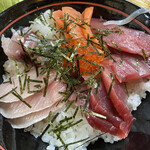 居喰処 光 - 2023/03/31
      ランチ 本日おすすめ
      海鮮丼 1,000円
      持ち帰り ベトナム料理
      チキンレモン クラスセット 700円