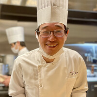 肉料理ふくなが - 福永さんは東近江市で「マルキ牧場」を経営する牛肉一家
                元々フレンチの料理人であり、京都で10年間経験された後
                2015年、守山市にこちらのお店をオープン