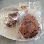 くるみ入りの特注チョコスコーン