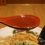 時雨製麺所 - 醤油らぁめんスープリフトアップ