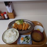 こうだ - 特製定食 魚フライとヒレカツ、980円。