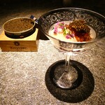 NH - キャビアの下には黒牛のタルタルにトマトのエスプーマ