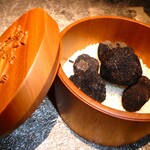 NH - エルメスの木箱に入った黒