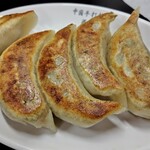 中国手打拉麺 馬賊 日暮里店 - 餃子　¥600