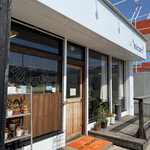 cafe nicori - 国道1号線に面しているけど、とても落ち着くお店です。