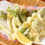 Assorted seasonal vegetable Tempura