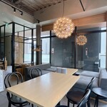 SAINTE - オシャレな店内。