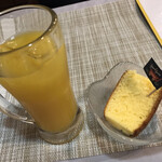 Wafuu Dainingu Homare - オレンジジュースに一口ケーキ付き