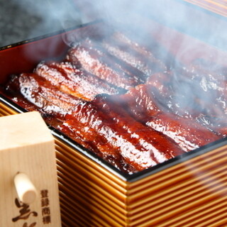 Fresh eel rice made fluffy with Bincho charcoal