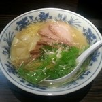 浦咲ラーメン駅前 - 焼きアゴラーメン(塩)880円