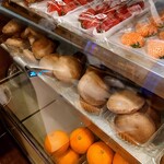 慈げん - レジの下の棚に何か凄いのが