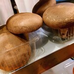 慈げん - この椎茸、でっか！うまそう… でもお腹いっぱいになる未来が見えたので見送り。残念。