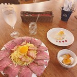Cafe&Dining Cheese Cheese Worker - ・ローストビーフで食べるカルボナーラ                     ・炙りレアチーズケーキ