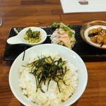 灼味噌らーめん 八堂八 - 活ズワイガニ蒸し身のトビッ子マヨ