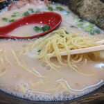 博多ラーメン 長浜や - ストレート麺　ふつう