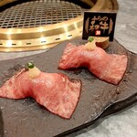 ふらの和牛よしうし神楽坂通り - 炙り肉寿司