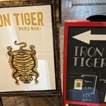 IRON TIGER - 入口の看板