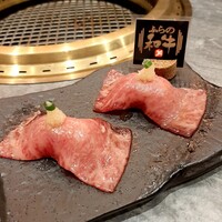 ふらの和牛よしうし神楽坂通り - 炙り肉寿司