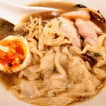 自家製手もみ麺 鈴ノ木 - 醤油特製ラーメン (200g) 1350円 
      
      名古屋コーチン味玉
      極細メンマ、九条ネギ、板海苔も良いアクセント。
      