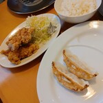 月のうさぎ - 唐揚げセット（一個）と餃子