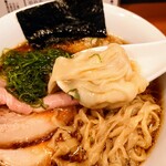 自家製手もみ麺 鈴ノ木 - 醤油特製ラーメン (200g) 1350円 
      
      具材は、こだわりの素材を生かした素晴らしさ！
      ･自家製ワンタンとぅるんとぅるんの皮を纏った、
      　確り食感、歯応え、うま味、香りを取り込む、肉料理。
      