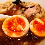 自家製手もみ麺 鈴ノ木 - 醤油特製ラーメン (200g) 1350円 
      
      名古屋コーチン味玉
      