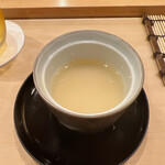 鮨 しゅん輔 - 蛤の茶碗蒸し。夜は冷えてきたので温かい仕立てが嬉しい