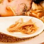 自家製手もみ麺 鈴ノ木 - 醤油特製ラーメン (200g) 1350円 