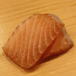 鮨 しゅん輔 - 漬けの桜鱒です