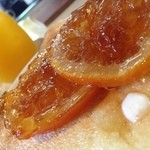 カフェゲバ - オレンジコンフィチュールがのったバタートースト
