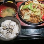 かみなり家 - 道頓堀焼きそば定食  780円