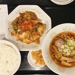 東京五十番 - 日替りセット ¥850＊白菜と豚肉のピリ辛味噌炒め＊半ラーメン＊ザーサイ