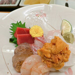 鮨処 音羽 - 7種盛り(ウニ、いか、牡丹海老、車海老、マグロ、❓、はてな)