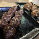 もつ焼き酒場　豚坊 - 次々と来る焼き物のしあわせ。