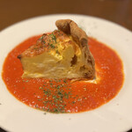 フレンチバル コウゾウ - グリュイエールチーズの自家製キッシュ550円
