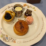 Peter Rabbit Garden Cafe Jiyugaoka