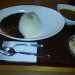 Wスパイス - 本日は店名に相応しく、Wカレー大盛りいただきました。