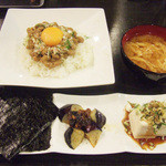 華麗なるカレー - 芝崎納豆定食 のり、冷奴、茄子味噌、あご出汁の味噌汁(7/14OASI NIGHT)