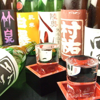 日本酒，包括特輯和一般的酒在內共有40多種♪店主的獨到之處!