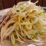 関越ラーメン 仙龍 - ネギネギの量