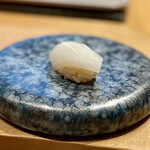 鮨 浩也 - スミイカ
      コリコリ食感に、振りかけたかぼすと塩が抜群。