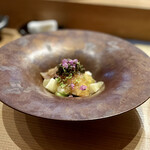 鮨 浩也 - 長万部産北寄貝の冷菜
      　日向夏のジュレと秋田産とんぶり添え
