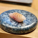 鮨 浩也 - アラ（石川県産）
      ねっとりとした舌触りに引き締まった弾力のあるプリプリの身が美味しい。