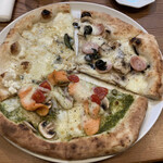 Pizzeria & cafe ORSO - ３人で入店して３種類のピザを
                        シェアしました！