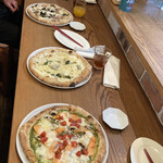 Pizzeria & cafe ORSO - ３人で入店して３種類のピザを
                シェアしました！
                一度に３種類のピザが味わえるので
                楽しいです