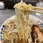 濃厚煮干しラーメン 麺屋 弍星 - 中太縮れ麺